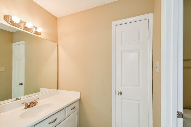 1,590/Mo, 6018 Chadwell Rd Millington, TN 38053 Main Bathroom View