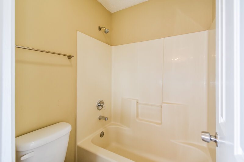 1,590/Mo, 6018 Chadwell Rd Millington, TN 38053 Main Bathroom View 2