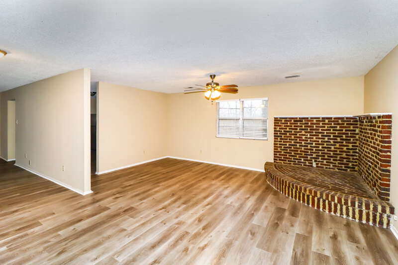 1,900/Mo, 9091 S Wilderwood Ln Cordova, TN 38016 Living Room View