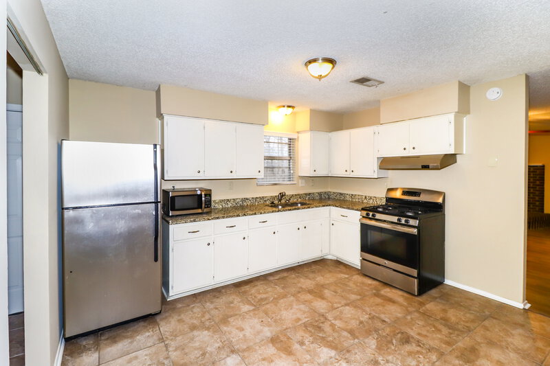 1,900/Mo, 9091 S Wilderwood Ln Cordova, TN 38016 Kitchen View