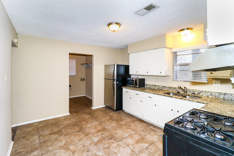 1,900/Mo, 9091 S Wilderwood Ln Cordova, TN 38016 Kitchen View 2