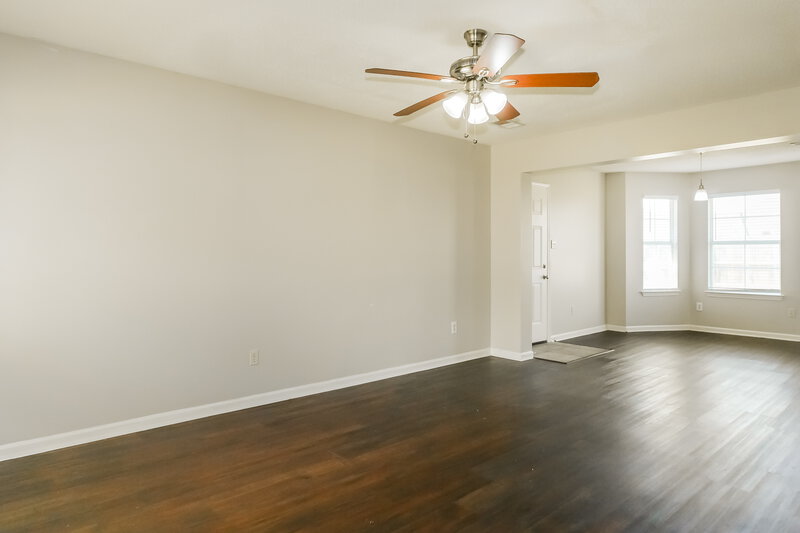 1,620/Mo, 4551 Blue River Dr Memphis, TN 38128 Living Room View