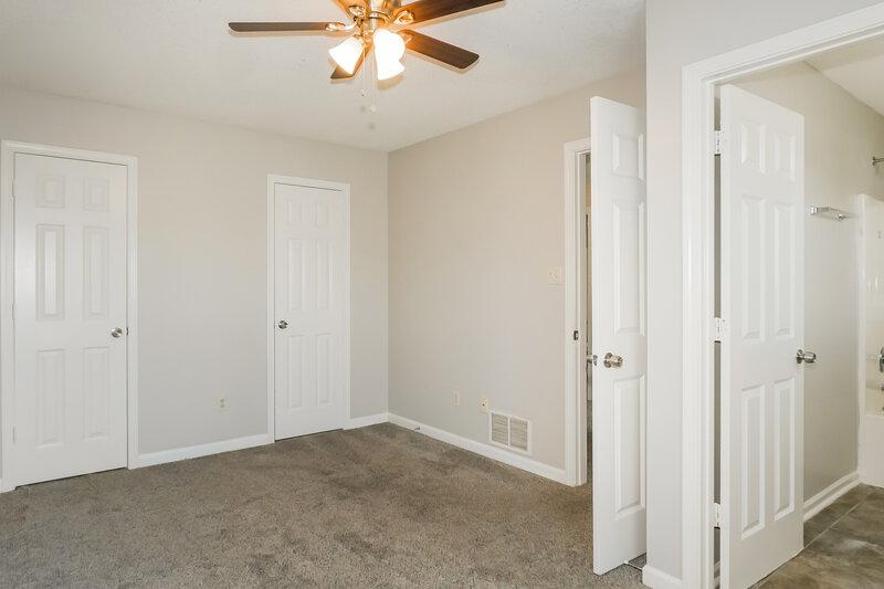1,620/Mo, 4551 Blue River Dr Memphis, TN 38128 Main Bedroom View 2