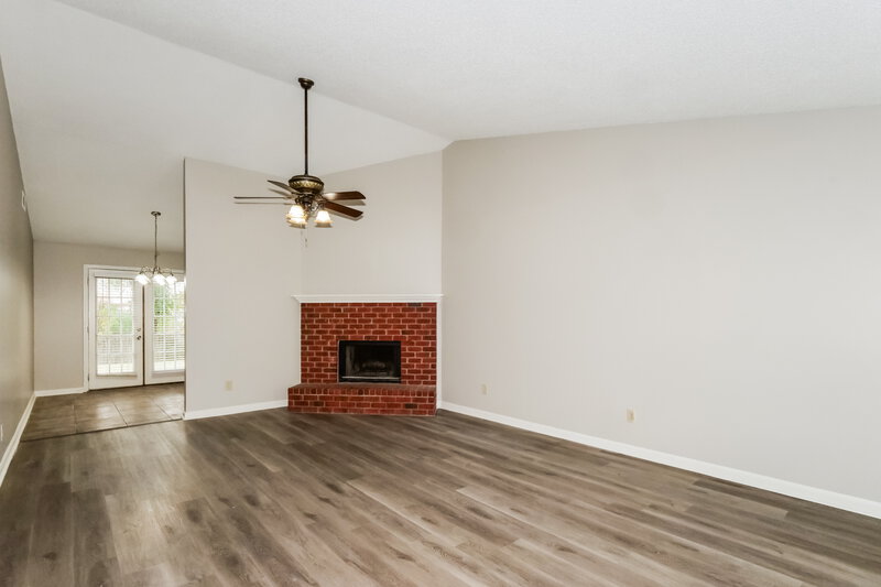 1,575/Mo, 4586 Kings Grant Dr Memphis, TN 38125 Living Room View