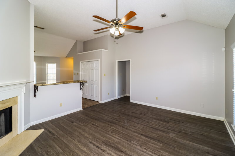 1,665/Mo, 1247 Trotters Stop Cove Cordova, TN 38018 Living Room View