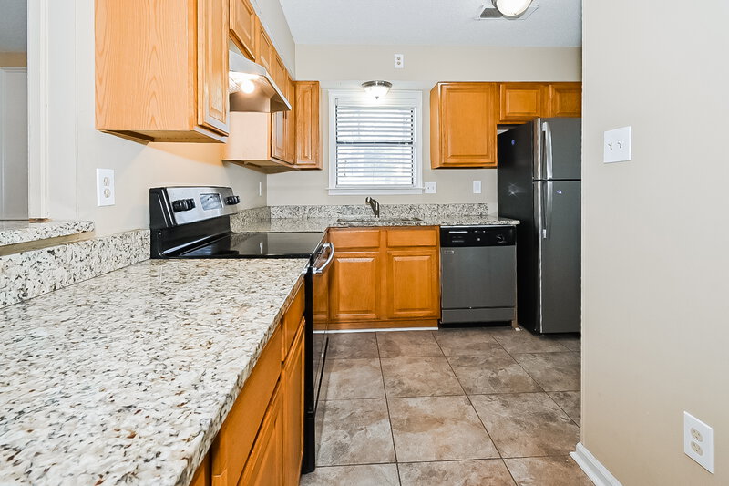 1,455/Mo, 6622 Red Birch Dr Memphis, TN 38115 Kitchen View 2