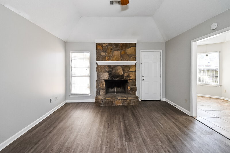 1,605/Mo, 5382 Crystal Oak Dr Memphis, TN 38141 Living Room View