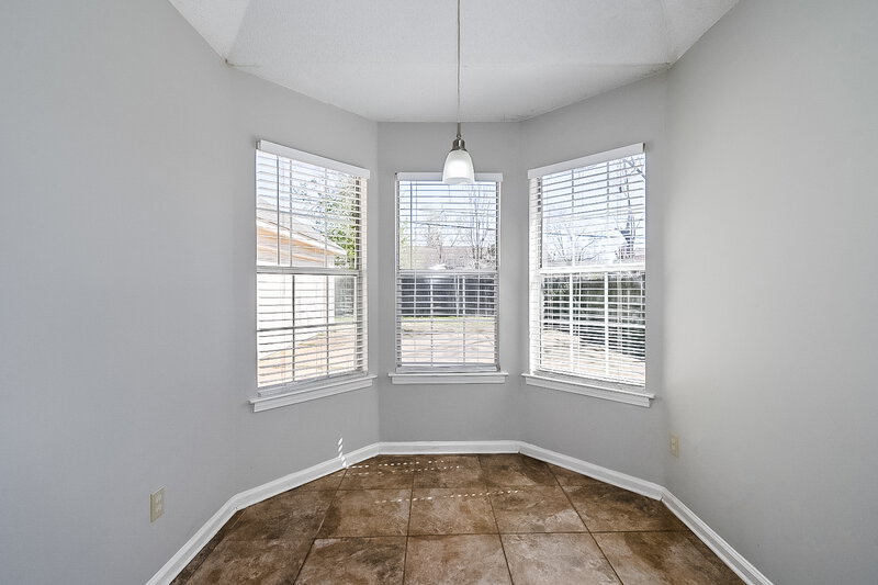 1,605/Mo, 5382 Crystal Oak Dr Memphis, TN 38141 Breakfast Nook View