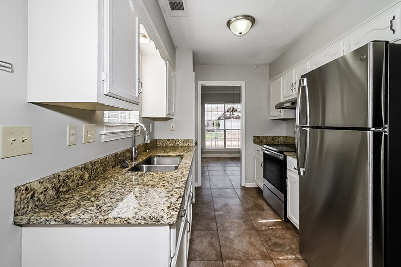 1,605/Mo, 5382 Crystal Oak Dr Memphis, TN 38141 Kitchen View