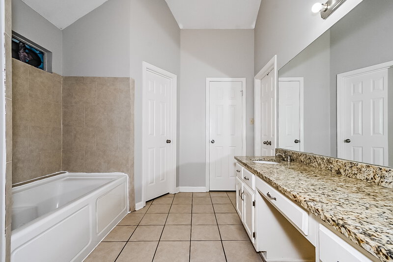 1,605/Mo, 5382 Crystal Oak Dr Memphis, TN 38141 Main Bathroom View 2