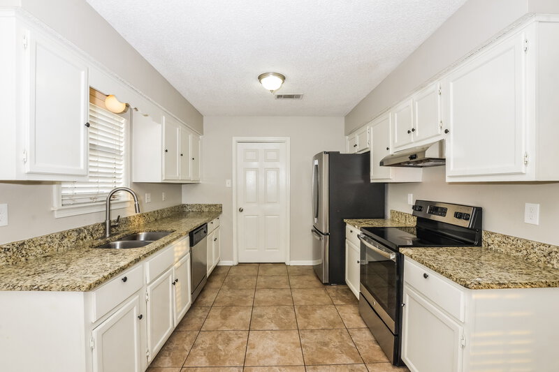 1,590/Mo, 6589 Silver Oak Cove Memphis, TN 38141 Kitchen View