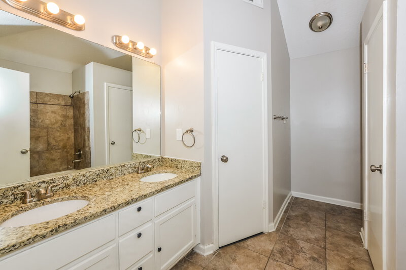 1,590/Mo, 6589 Silver Oak Cove Memphis, TN 38141 Main Bathroom View