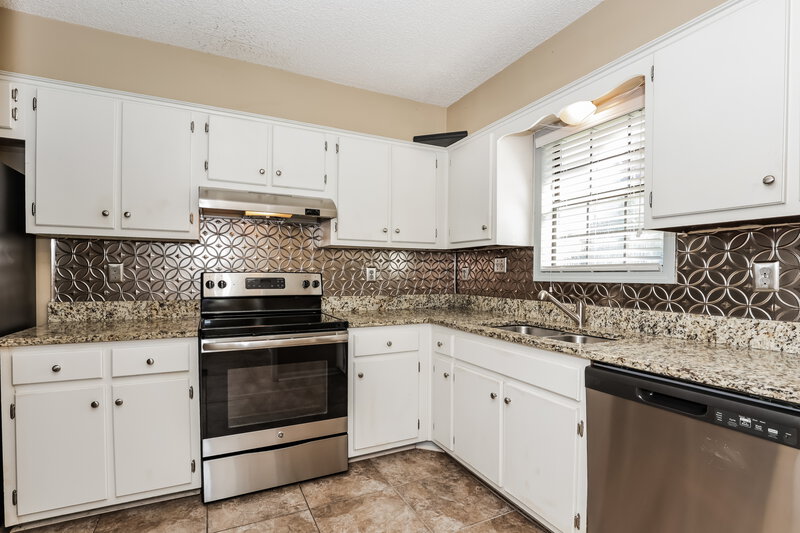 1,990/Mo, 5970 Port Harbor Dr Millington, TN 38053 Kitchen View