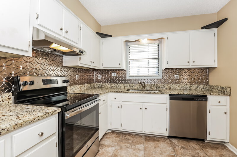 1,990/Mo, 5970 Port Harbor Dr Millington, TN 38053 Kitchen View 2