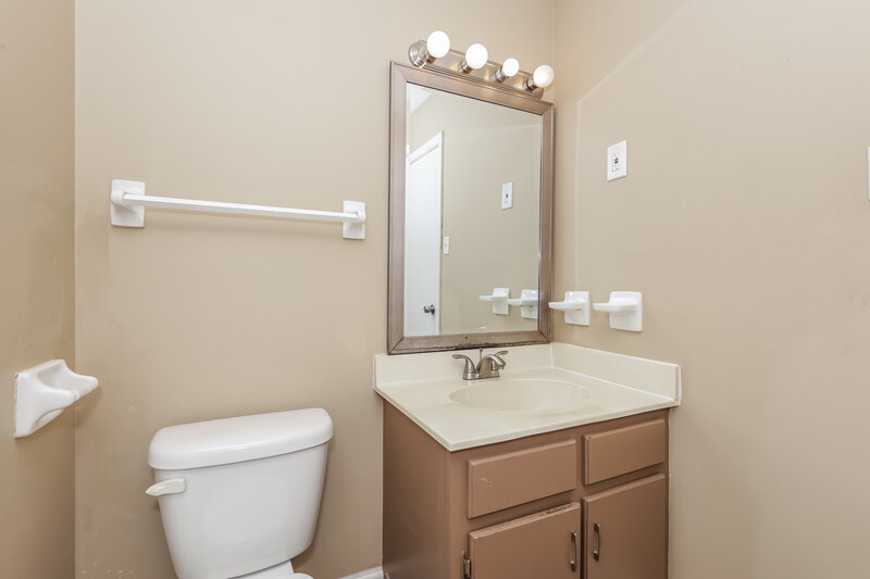 1,990/Mo, 5970 Port Harbor Dr Millington, TN 38053 Bathroom View