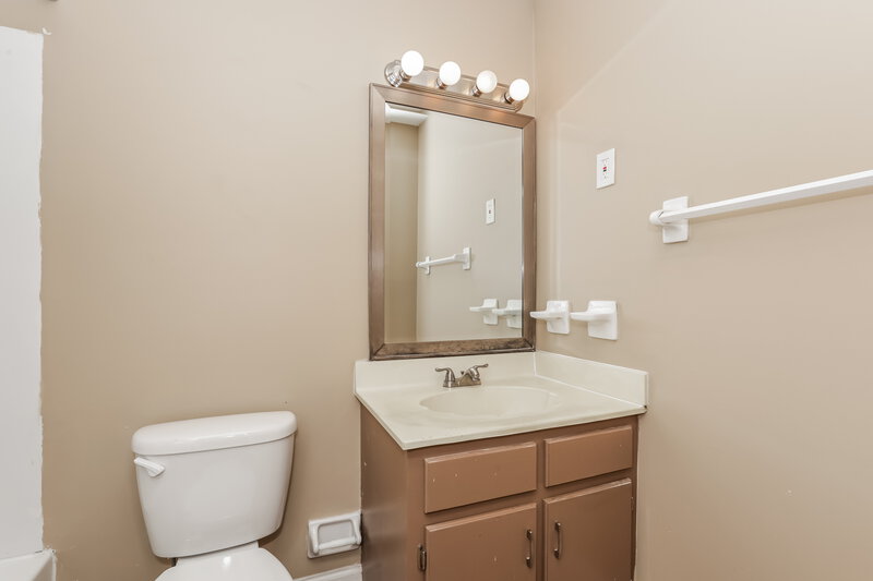 1,990/Mo, 5970 Port Harbor Dr Millington, TN 38053 Bathroom View 2