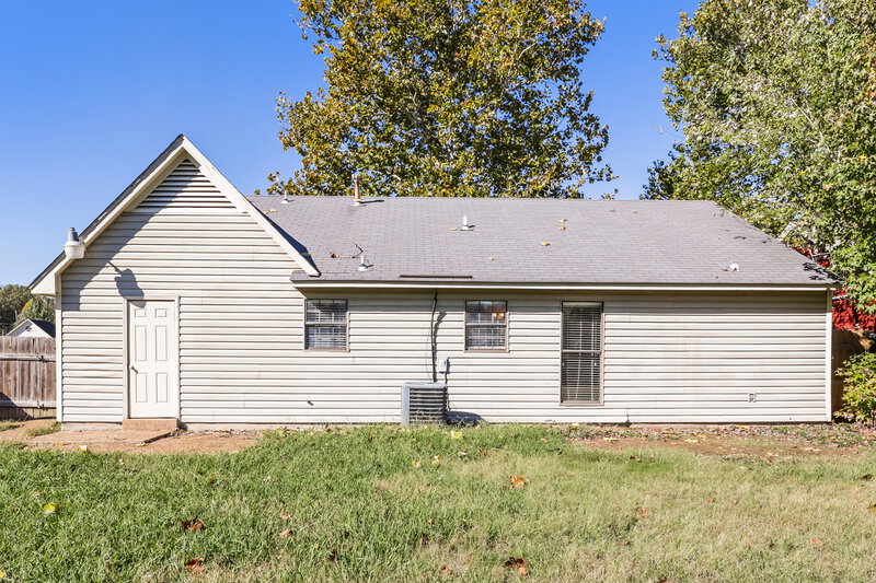 1,990/Mo, 5970 Port Harbor Dr Millington, TN 38053 Rear View