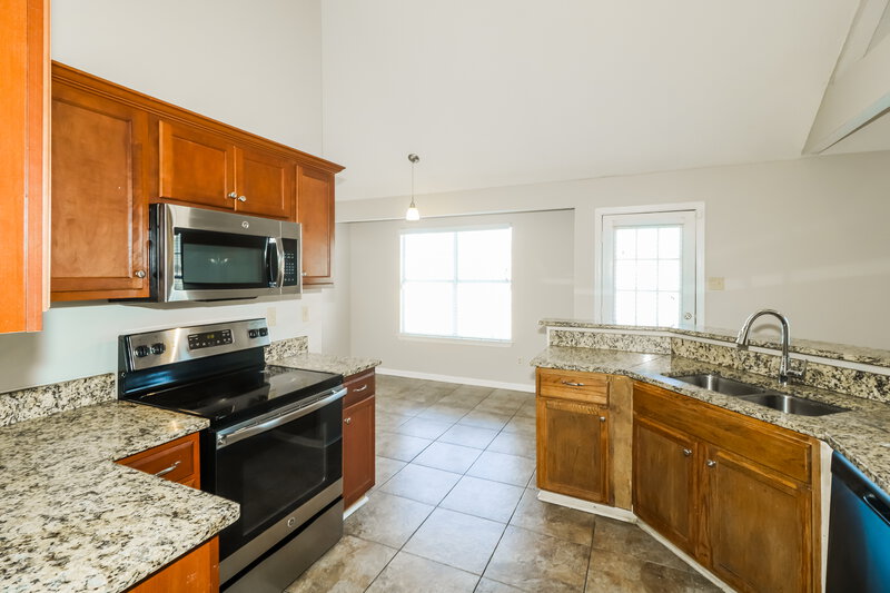1,545/Mo, 4544 Cottage Hill Cove Millington, TN 38053 Kitchen View 2