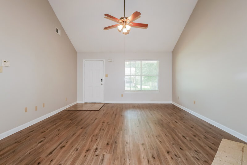 1,655/Mo, 7084 Lindsey Leaf Cove Cordova, TN 38018 Living Room View 2