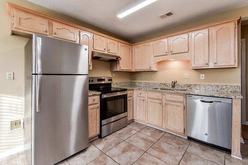 2,520/Mo, 7084 Lindsey Leaf Cove Cordova, TN 38018 Kitchen View