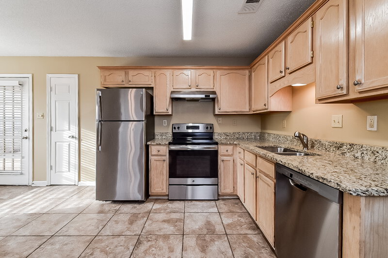2,520/Mo, 7084 Lindsey Leaf Cove Cordova, TN 38018 Kitchen View 2