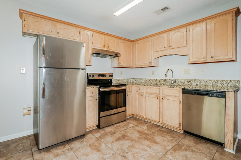1,655/Mo, 7084 Lindsey Leaf Cove Cordova, TN 38018 Kitchen View