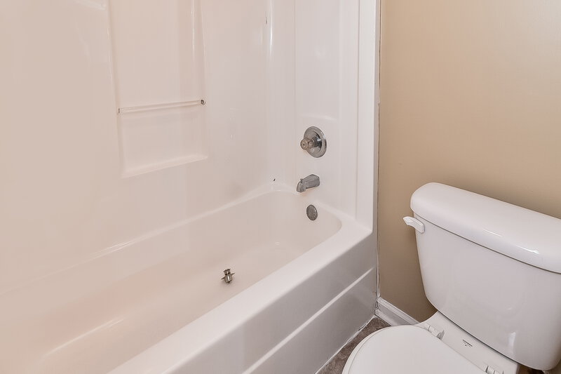 2,520/Mo, 7084 Lindsey Leaf Cove Cordova, TN 38018 Main Bathroom View 2