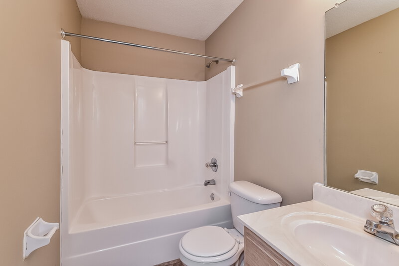 2,520/Mo, 7084 Lindsey Leaf Cove Cordova, TN 38018 Bathroom View