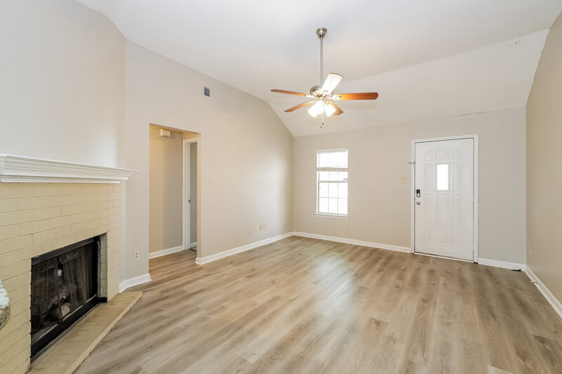 1,605/Mo, 6883 Lagrange Circle N Cordova, TN 38018 Living Room View 2