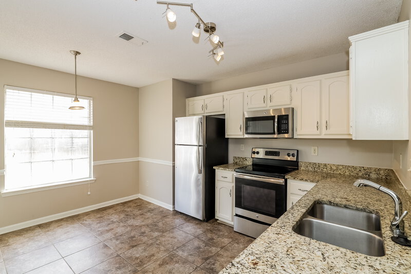 1,605/Mo, 6883 Lagrange Circle N Cordova, TN 38018 Kitchen View