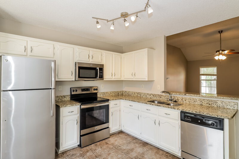 1,605/Mo, 6883 Lagrange Circle N Cordova, TN 38018 Kitchen View 2