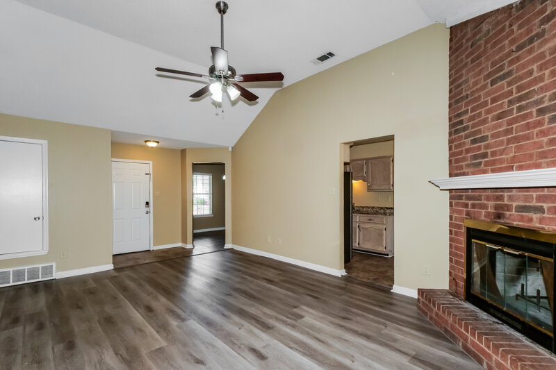 1,545/Mo, 2741 Laurelcrest Cove Memphis, TN 38133 Living Room View 2