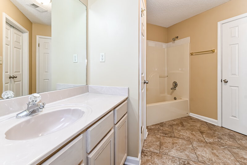 1,885/Mo, 994 Painted Desert Ln Cordova, TN 38018 Main Bathroom View
