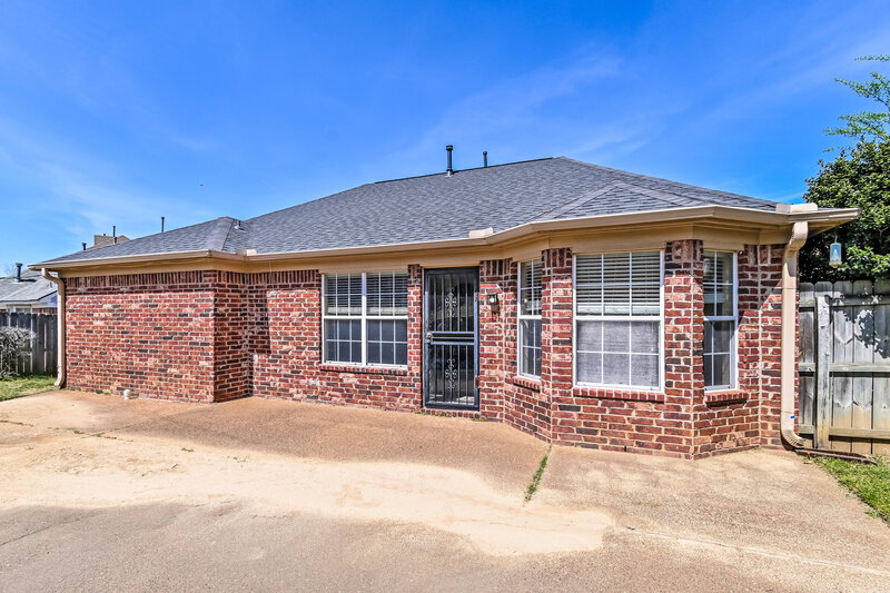 1,715/Mo, 7079 Ireland Dr Cordova, TN 38018 Rear View