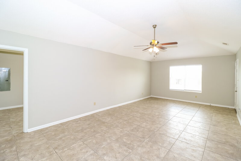 1,490/Mo, 4430 Cedar Bark Cove S Memphis, TN 38128 Living Room View 4