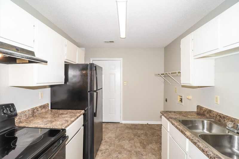 1,490/Mo, 4430 Cedar Bark Cove S Memphis, TN 38128 Kitchen View 2