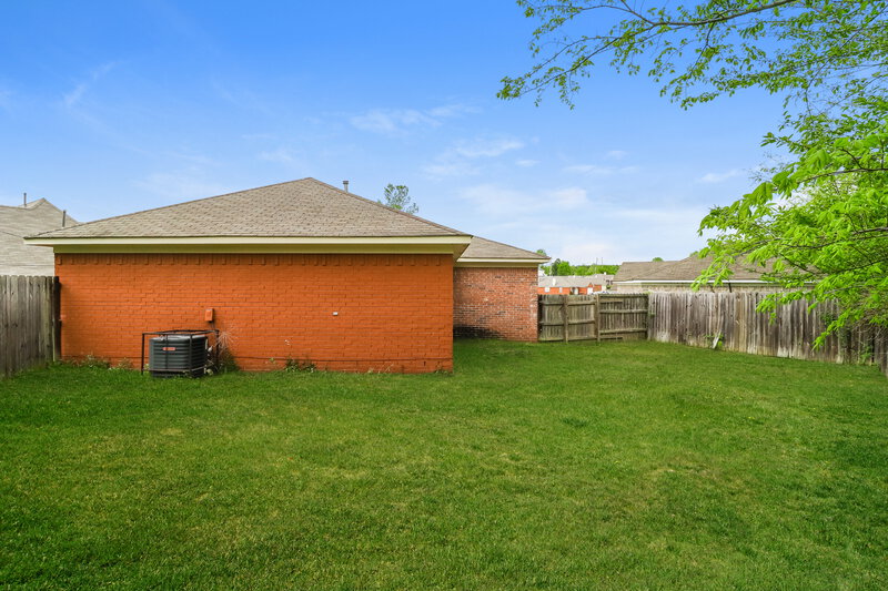 1,490/Mo, 4430 Cedar Bark Cove S Memphis, TN 38128 Rear View