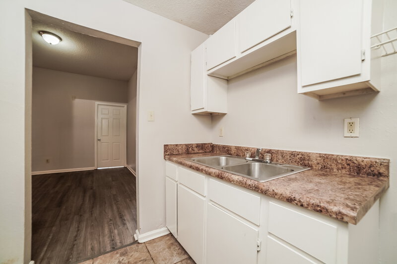 1,370/Mo, 4588 Longtree Ave Memphis, TN 38128 Kitchen View