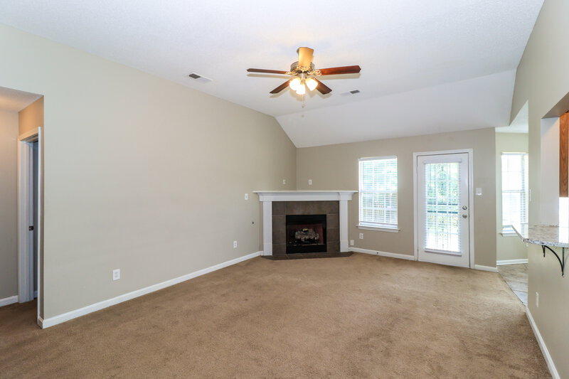 1,560/Mo, 4593 Sun Ridge Dr Memphis, TN 38128 Living Room View 2