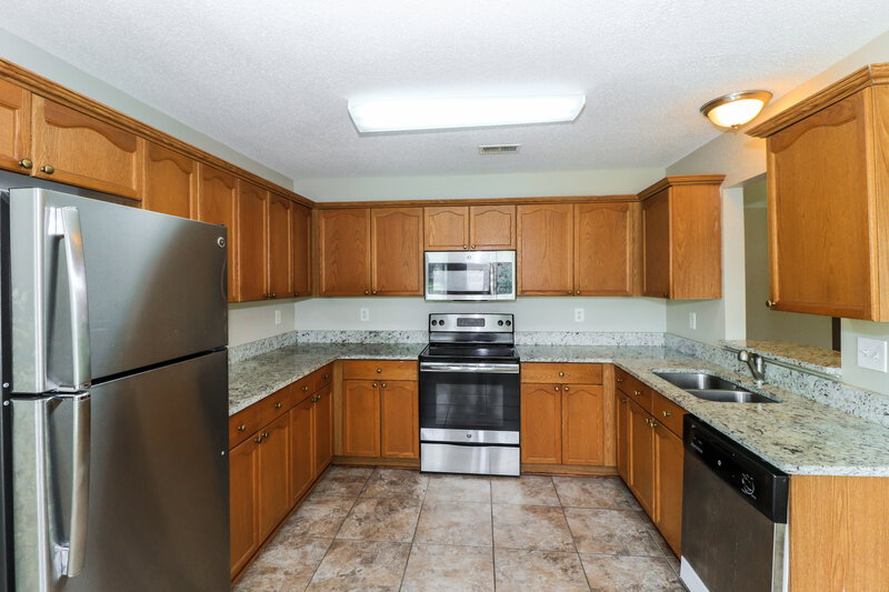 1,560/Mo, 4593 Sun Ridge Dr Memphis, TN 38128 Kitchen View