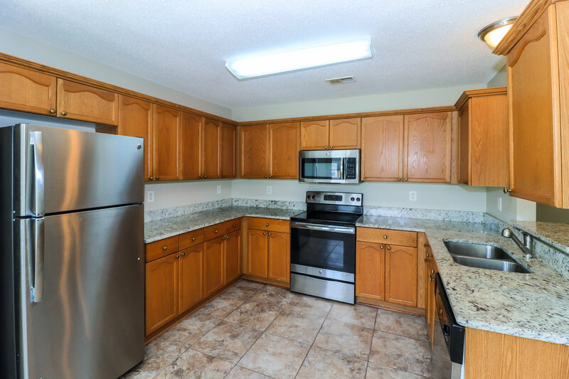 1,560/Mo, 4593 Sun Ridge Dr Memphis, TN 38128 Kitchen View 2