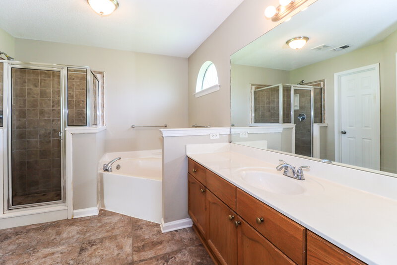 1,560/Mo, 4593 Sun Ridge Dr Memphis, TN 38128 Main Bathroom View
