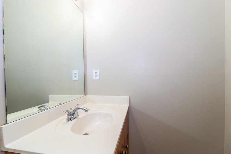 1,560/Mo, 4593 Sun Ridge Dr Memphis, TN 38128 Bathroom View
