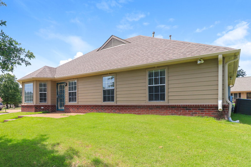1,560/Mo, 4593 Sun Ridge Dr Memphis, TN 38128 Rear View