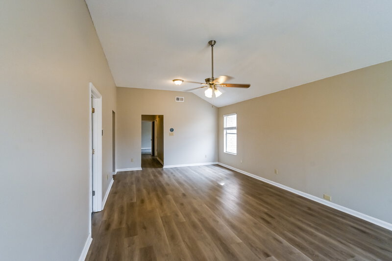 1,595/Mo, 4452 Cedar Bark Cove S Memphis, TN 38128 Living Room View 2