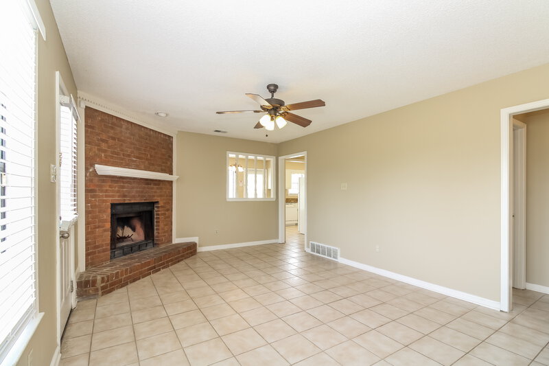 1,990/Mo, 2185 Longlane Dr Memphis, TN 38133 Living Room View