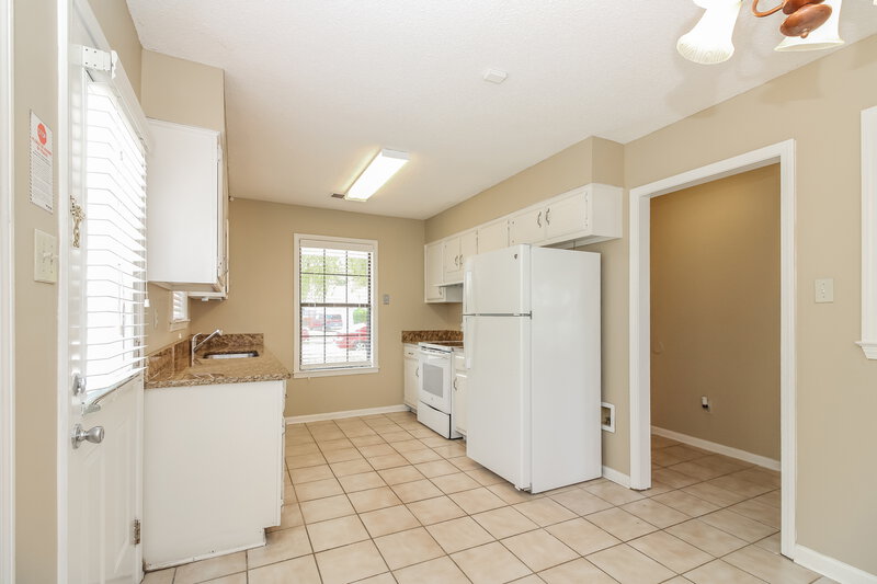 1,990/Mo, 2185 Longlane Dr Memphis, TN 38133 Kitchen View