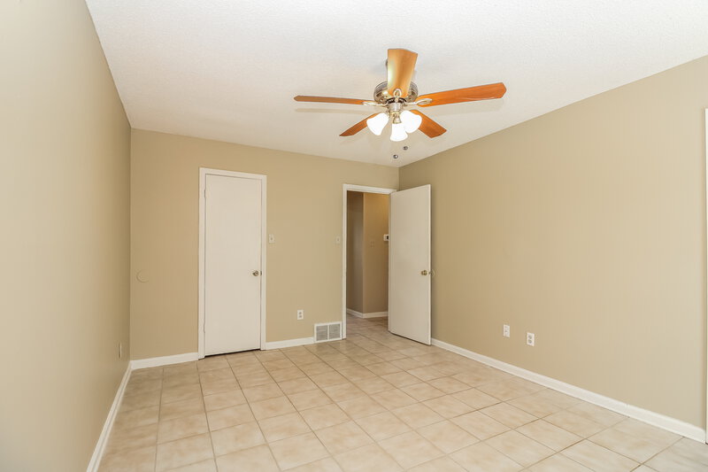 1,990/Mo, 2185 Longlane Dr Memphis, TN 38133 Main Bedroom View 2