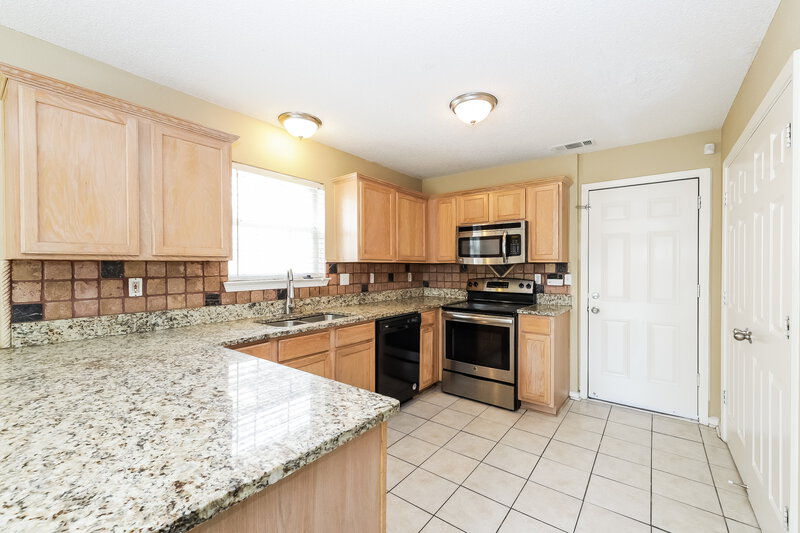 2,390/Mo, 4841 Quarry Rd Memphis, TN 38125 Kitchen View