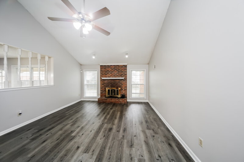 2,210/Mo, 3824 Isleworth Dr Memphis, TN 38125 Living Room View 2